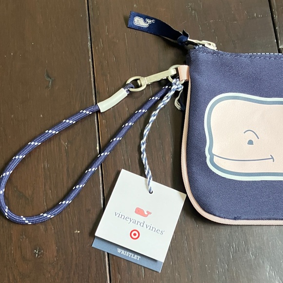 Vineyard Vines Blue and White Whale Wristlet Pouch OS NWT - Picture 2 of 4